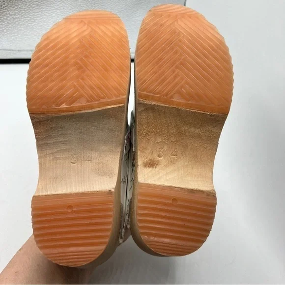 LINNEA Wood Open Back Flower Print Traction Slip-on Round Toe Leather Clogs - Picture 7 of 14